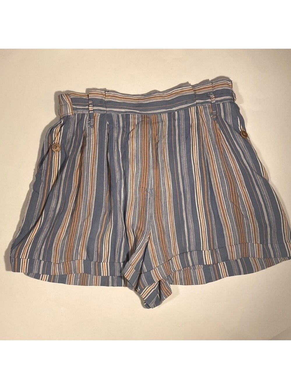 🎈$10 add on NWT Angie Striped Light Shorts.